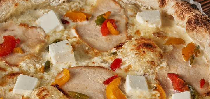Служба доставки пиццы Treba Pizza. Заказывайте по акции 2