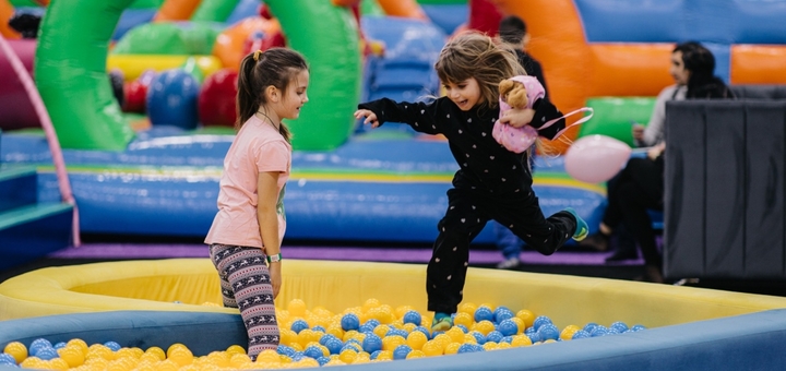 Fly Kids at the Semya shopping center