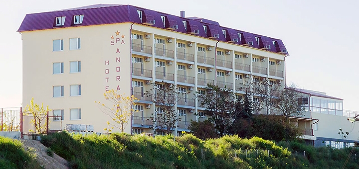 Outdoor pool at the Panorama spa hotel in Kirillovka. Book rooms at a discount.