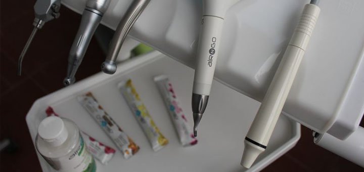 Инструмент в стоматологической клинике «Smile 32» в Киеве. Записывайтесь на лечение десен по скидке.