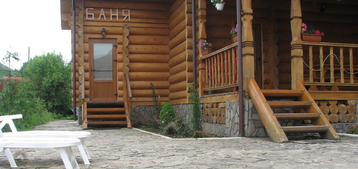 Домик с сауной в отеле «Ялинка» в Вышкове. Бронируйте номера по акции.