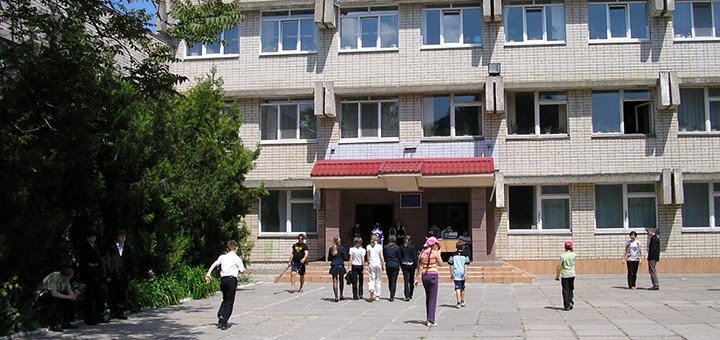 Вход в школу I-III ступеней № 30