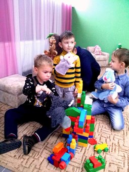 развивающие занятия в частном детском саду при центре «Альтер Эго» в Мариуполе. Записывайте ребенка в детский садик по акции.
