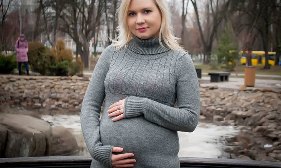 Фотосесія для вагітних від фотографа Свєти Цупікової у Києві. Записуйтесь на фотографію за акцією.