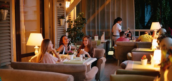 Москвич бар от «First Line Group». Скижки на меню