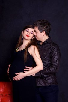 Студійне фотографування вагітних в «NinaAlexPhoto» в Одесі. Замовляйте фотографа за знижкою.