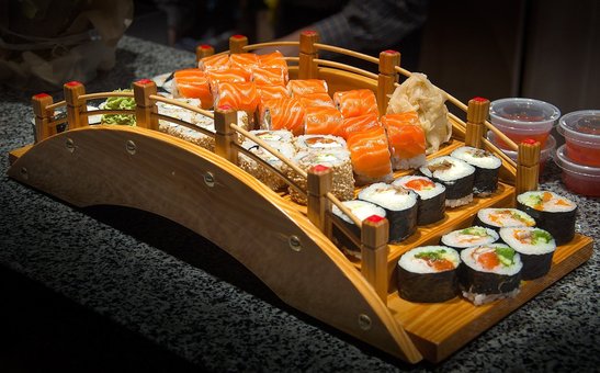 Fish shop-restaurant &quot;flagman&quot; on glybochitskaya. discounts on fish dishes
