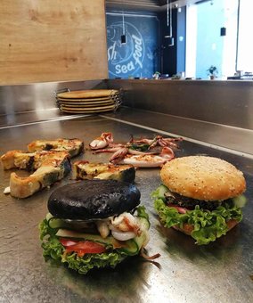 Fish shop-restaurant &quot;flagman&quot;. discounts on dishes