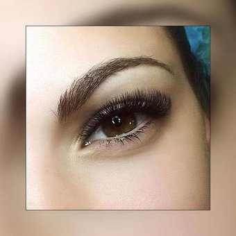 Нарощування вій у салоні «Майстерня краси» у Києві. Записуйтесь на процедуру акції.