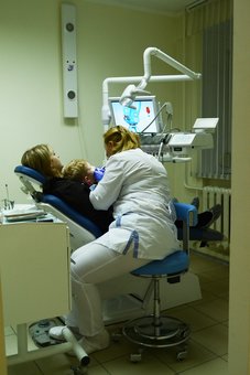 Детский стоматолог в клинике «Дентал Клаб» в Днепре. Записывайтесь к дантисту по скидке.