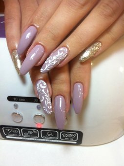 Манікюр із покриттям у студії краси «Labbeauty» у Києві. Замовляйте по акції