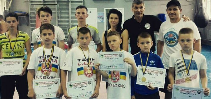 Ученики Школы кикбоксинга в Виннице. Покупайте спортивный абонемент по акции.