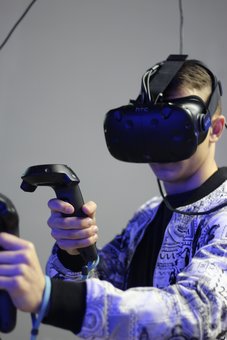 Virtual world in the MirVR club in Odessa. Sign up for the game at a discount.
