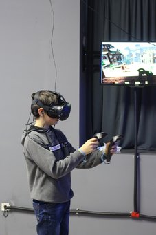 Hire of a virtual reality helmet in the MirVR club in Odessa. Order at a discount.