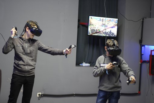 Hire of a virtual reality helmet in the MirVR club in Odessa. Pay for the promotion.