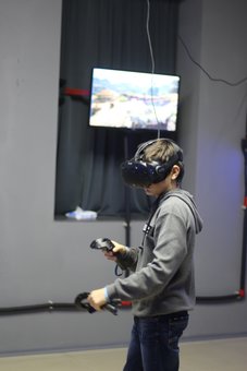 Hire of a virtual reality helmet in the MirVR club in Odessa. Pay at a discount.