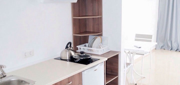 Спальня однокомнатного номера в мини-отеле «Мрия» в Затоке. Бронируйте по скидке.8