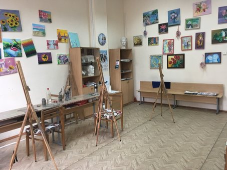 Заняття живописом в майстерні «Art Garden». Записатися на майстер-клас з малювання по акції.