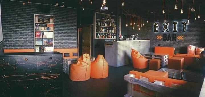 Летняя терраса в кальянной «Exit Bar» в Днепре. Заказать по акции