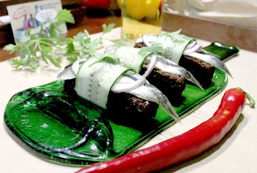 Dishes in the cafe "Tarabar" in the Dnieper. Order cheap