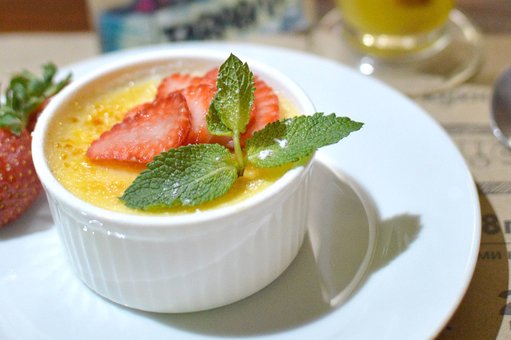 Desserts in the cafe "Tarabar" in the Dnieper. Order cheap