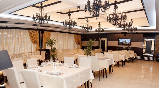 European cuisine restaurant "Palmira" in the Dnieper. Order the menu at a discount.