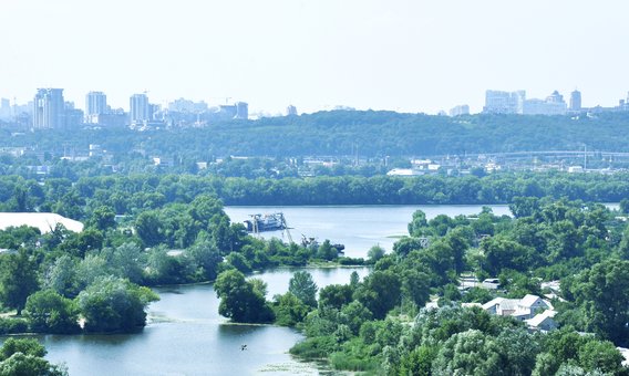 Панорамный вид из апартаментов «Wellcom24» в Киеве. Снимайте по акции.