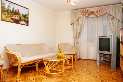 Вітальня у 4-кімнатній квартирі люкс «Wellcome 24» у Києві. Знімайте за знижкою.